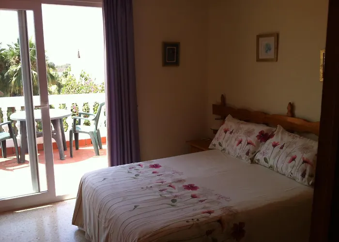 Stunning 3 Bedroom With Sea Views 別荘 ネルハ